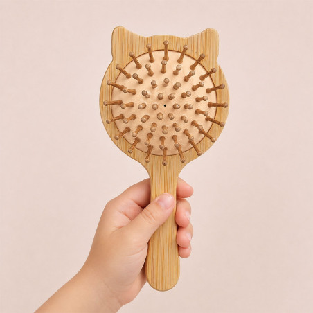 Brosse en bois petit chat