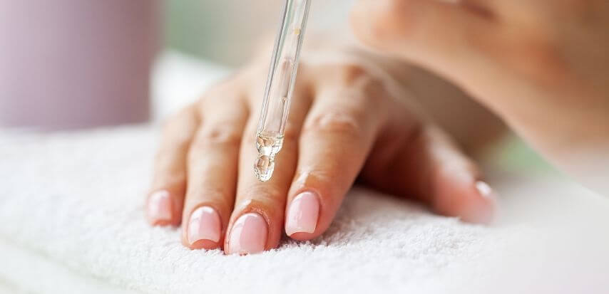 Huile de ricin : bienfaits de l'huile de ricin pour les ongles et