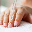 L'huile de ricin pour les ongles L'huile de ricin pour les ongles